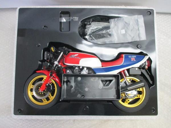 オートアート 1/6 ホンダCB1100R RD 1983/限定 バイク | ミニカー買取